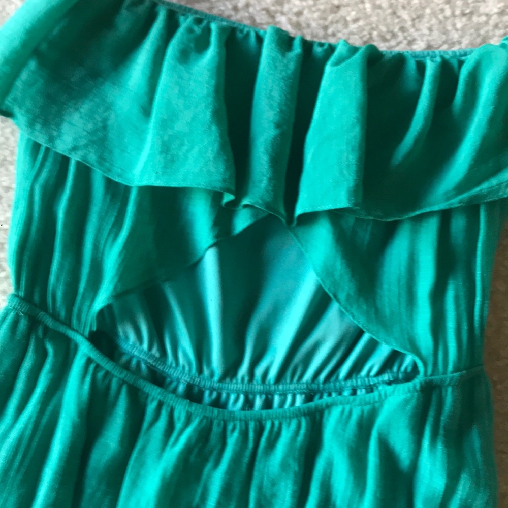 Beautiful Ruffled Dress - Picture 3 of 3